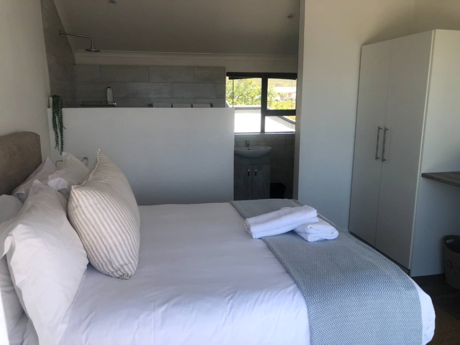 6 Bedroom Property for Sale in Westcliff Western Cape